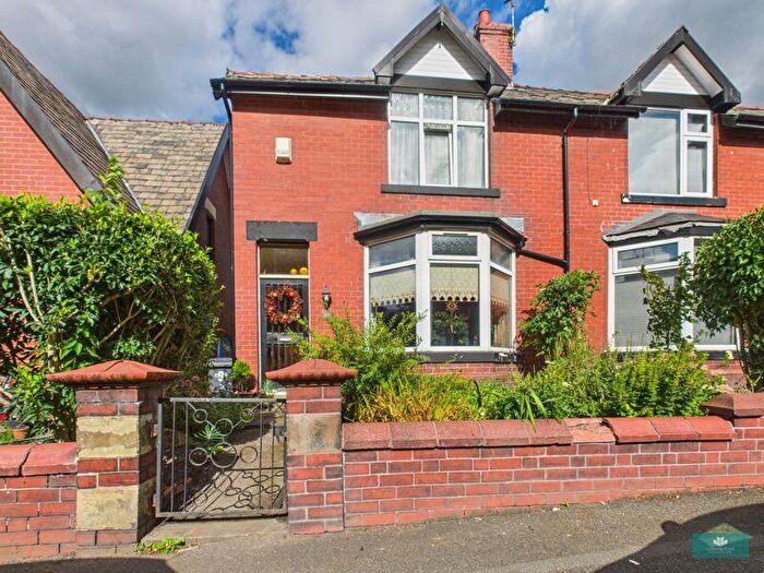 3 Bedroom Semi-Detached House For Sale In Frederick Avenue, Oldham, OL2