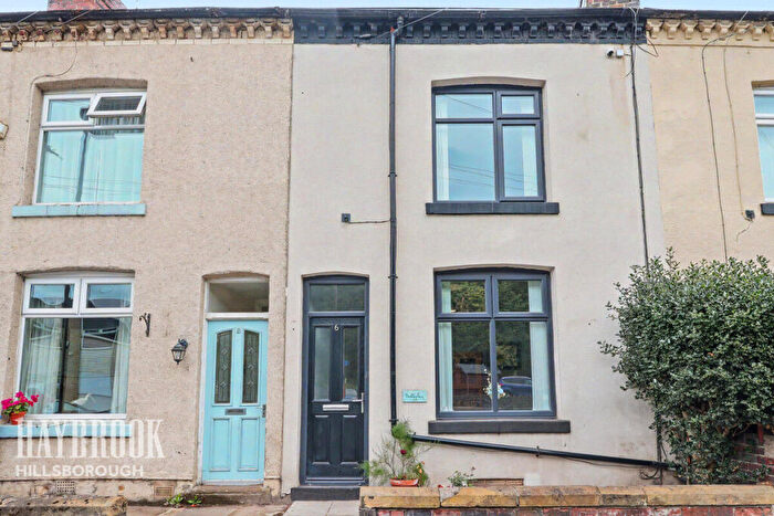 2 Bedroom Character Property For Sale In Station Road, Sheffield, S36