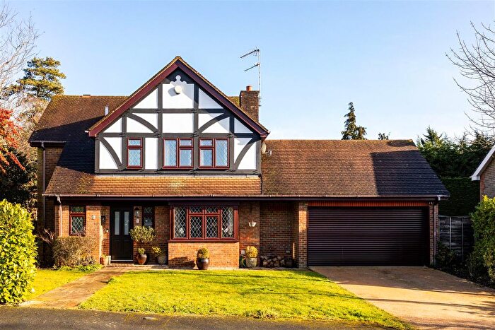 4 Bedroom Detached House For Sale In Heathlands, Tadworth, KT20