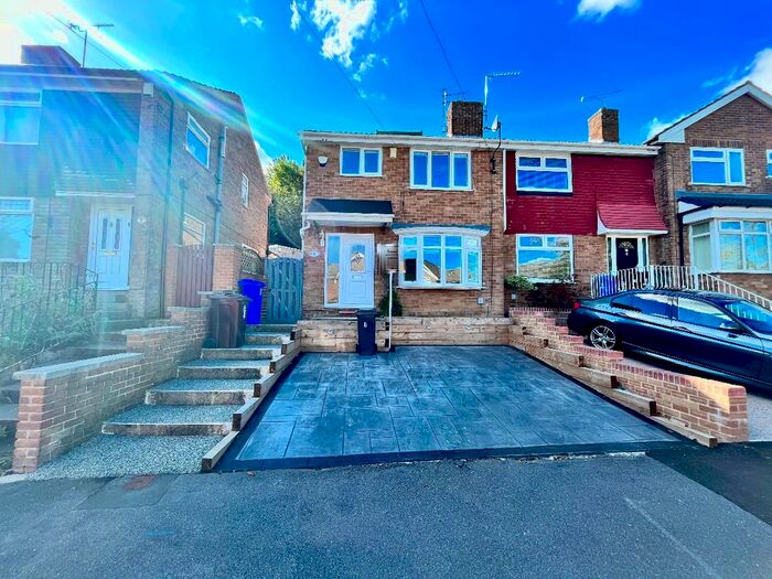 3 Bedroom Terraced House To Rent In Beaver Close, Sheffield, S13