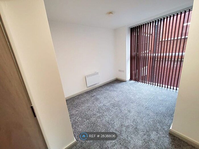 1 Bedroom Flat To Rent In Drake Street, Rochdale, OL16