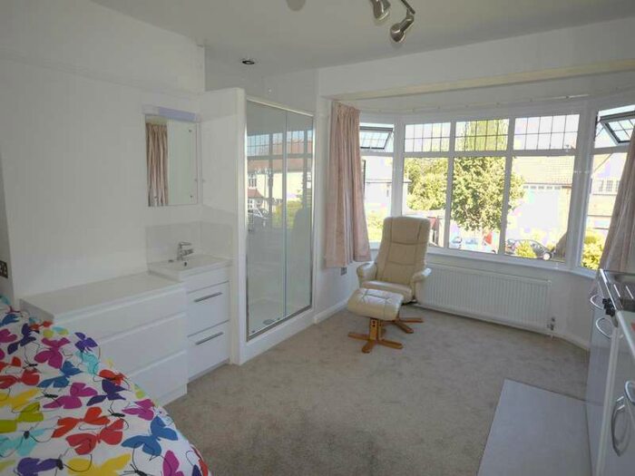 Apartment To Rent In Room 2 16 Upland Road, Sutton, Surrey, SM2