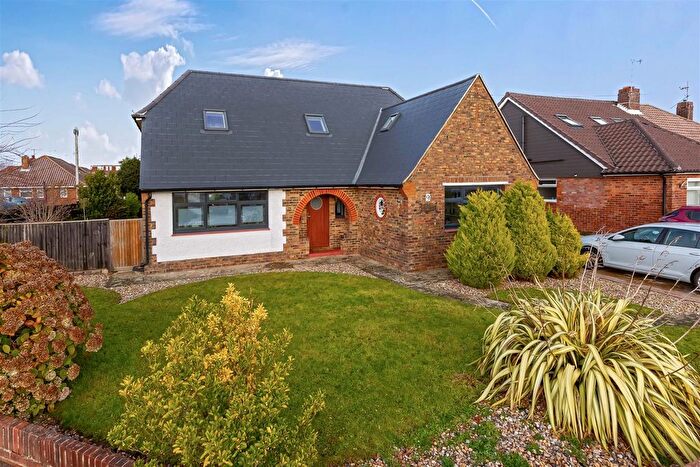 4 Bedroom Detached House For Sale In Castle Road, Worthing, BN13