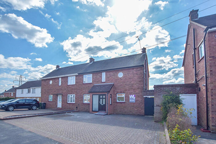 3 Bedroom Semi-Detached House To Rent In Norris Rise, Hoddesdon, EN11