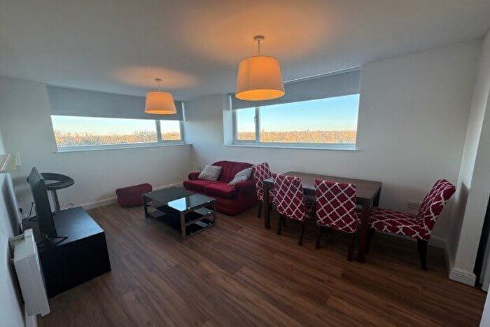 2 Bedroom Flat To Rent In Mere Bank, Liverpool, L17