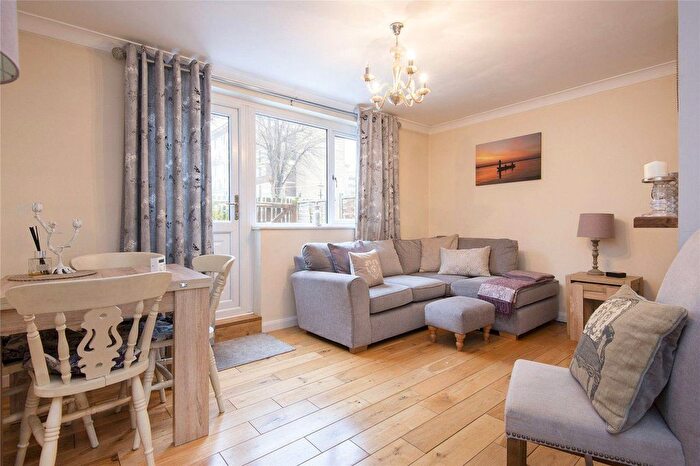 2 Bedroom Flat To Rent In Alfred Street, London, E3
