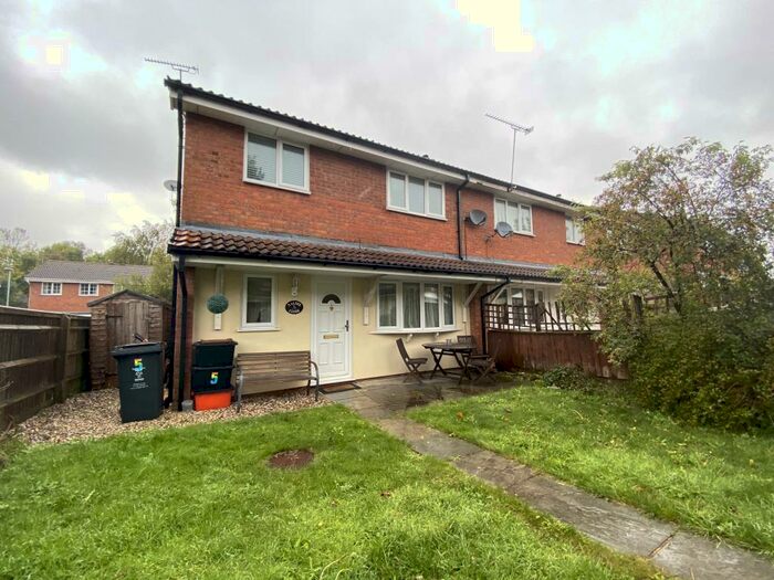 2 Bedroom House To Rent In Woodhall Park, SN2