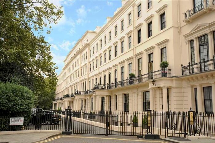 3 Bedroom Flat To Rent In Hyde Park Gardens, London, W2
