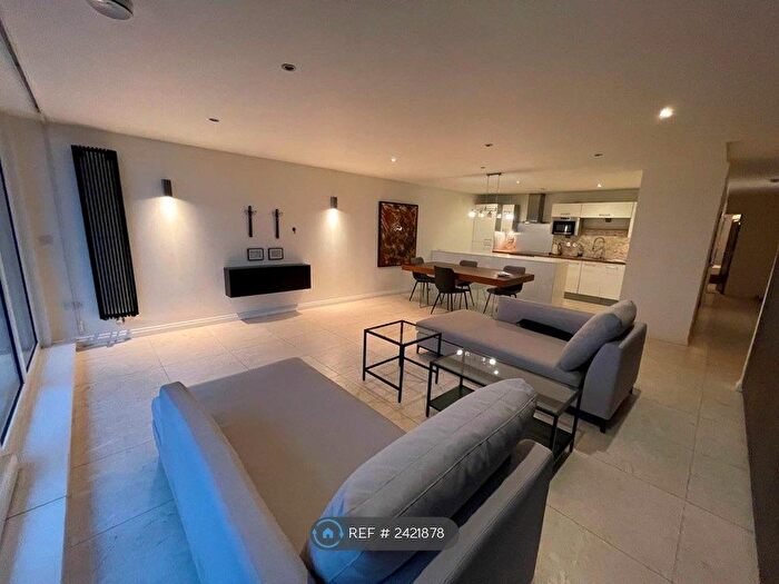 2 Bedroom Flat To Rent In Adriatic Apartments, London, E16