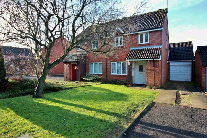 3 Bedroom Semi-Detached House To Rent In Broomy Bank, Kenilworth, Warwickshire, CV8