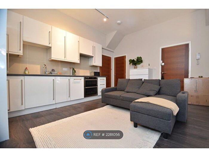 1 Bedroom Flat To Rent In Oaklands Grove, London, W12