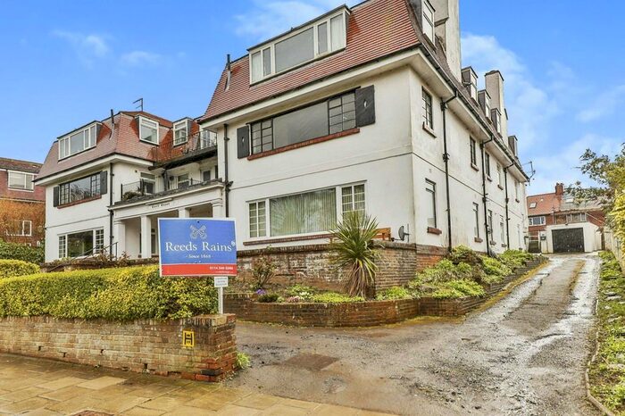 2 Bedroom Flat To Rent In Cecil Court, Ryndleside, Scarborough, North Yorkshire, YO12