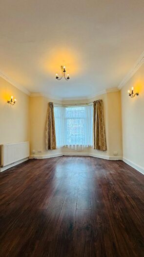 3 Bedroom End Of Terrace House To Rent In Lambourne Road, Ilford, IG3