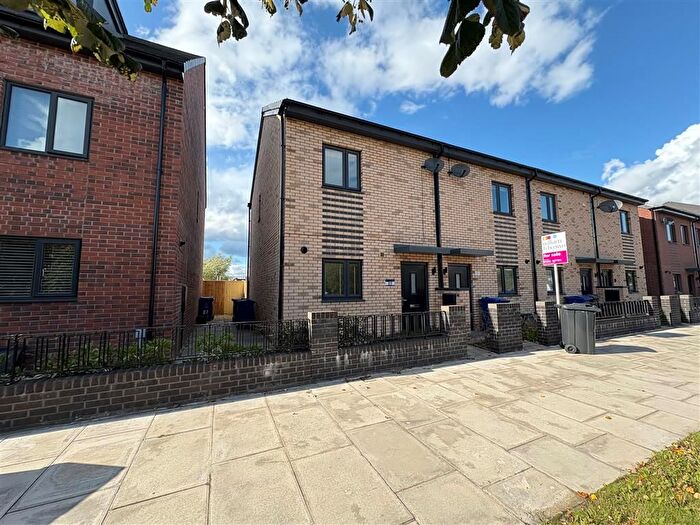 2 Bedroom Property To Rent In Woodfield Way, Balby, Doncaster, DN4