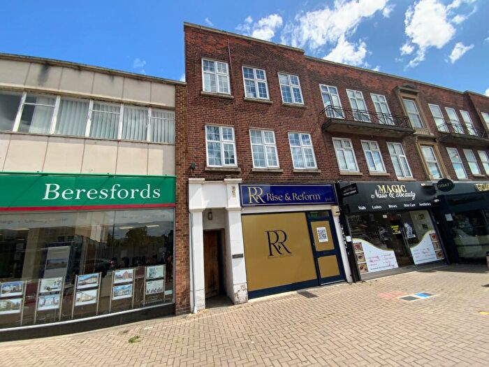 2 Bedroom Flat To Rent In Station Road, Upminster, London, RM14