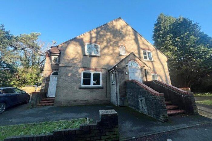 2 Bedroom Flat To Rent In Osbourne House, Poole, BH14