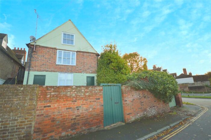2 Bedroom Flat To Rent In West Street, Faversham, Kent, ME13