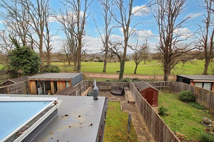 3 Bedroom Semi-Detached House For Sale In Larissa Close, Tilehurst, Reading, RG31