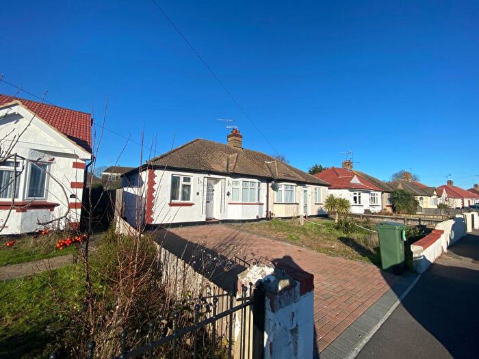 2 Bedroom Semi-Detached Bungalow To Rent In Southend On Sea, Essex, SS2