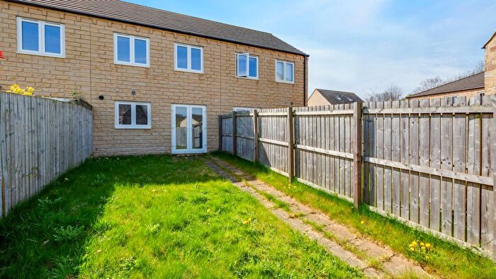 2 Bedroom Terraced House For Sale In Bradford Fp, Bradford, BD10