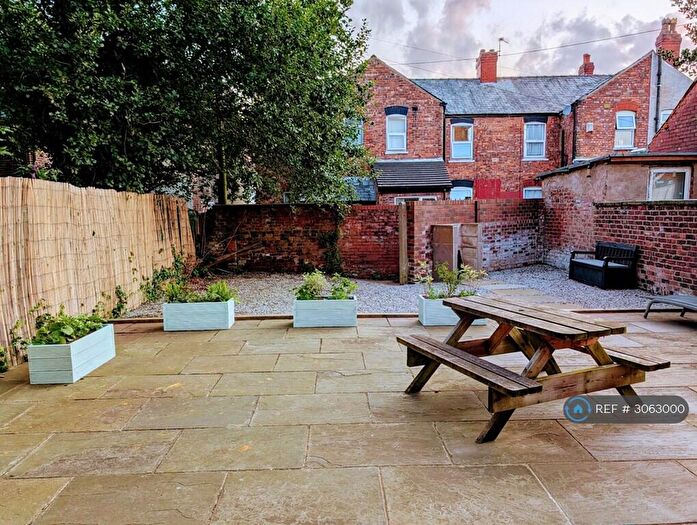 3 Bedroom Flat To Rent In Stockport Road, Manchester, M19