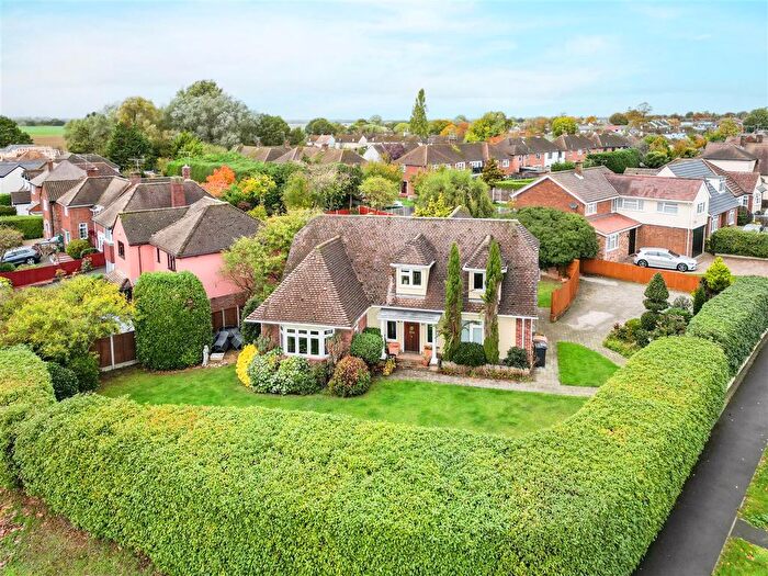 4 Bedroom Detached House For Sale In Roxwell Road, Chelmsford, CM1