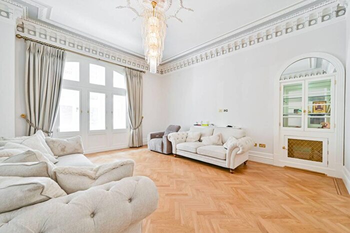 2 Bedroom Flat To Rent In Whitehall Court, St James's, London, SW1A