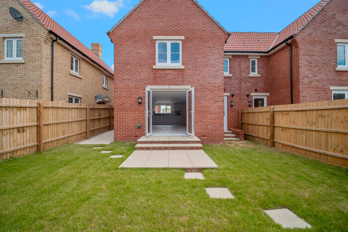 3 Bedroom Semi-Detached House To Rent In Chesil View - Weymouth, DT4