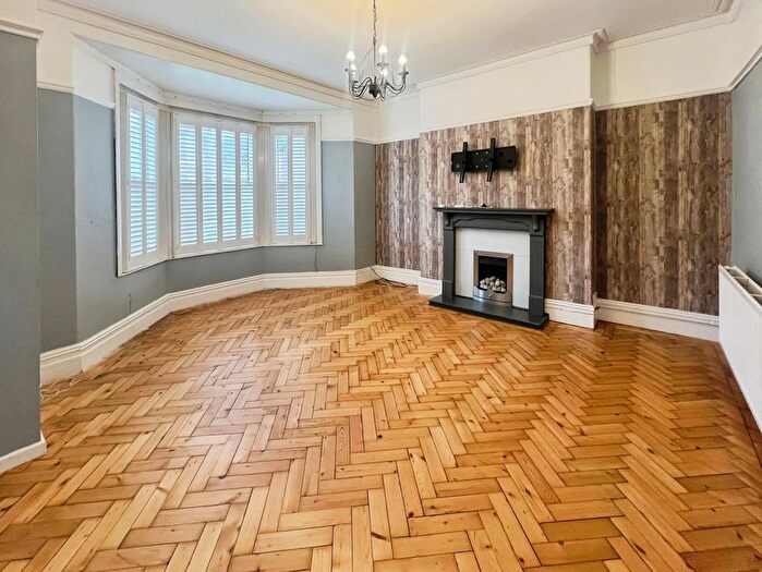 2 Bedroom Flat To Rent In Victoria Avenue, Porthcawl, CF36