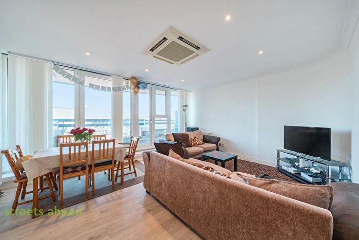 3 Bedroom Flat To Rent In High Street, Purley, CR8