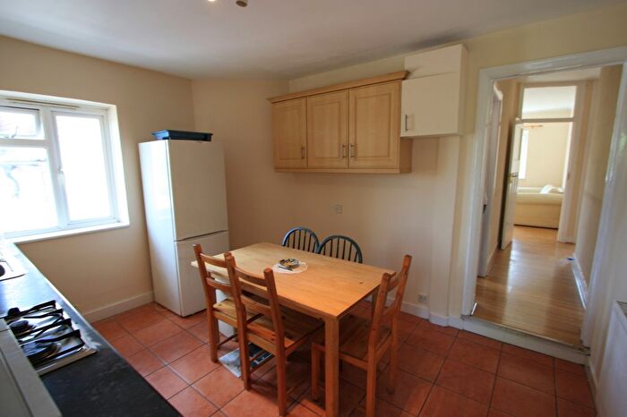 3 Bedroom Flat To Rent In Central Road, Morden, SM4