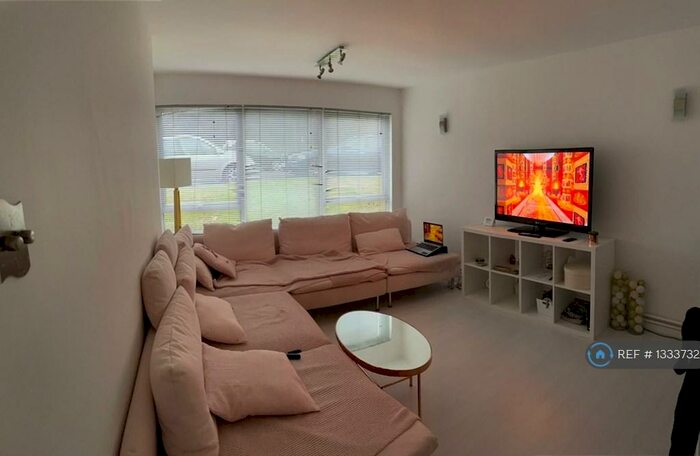 2 Bedroom Maisonette To Rent In Lawn Gardens, Luton, LU1