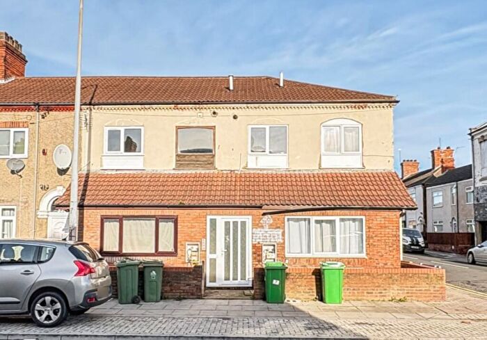 2 Bedroom Flat For Sale In Wellington Court, Grimsby, South Humberside, DN32