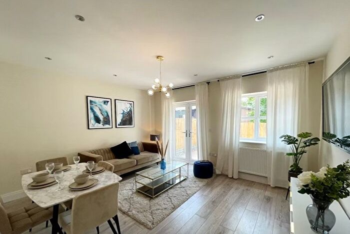 3 Bedroom Terraced House To Rent In Crescent Drive, Aldershot, GU12
