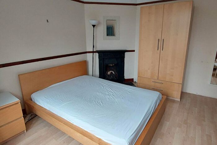 3 Bedroom Terraced House For Sale In Havelock Road, Luton, LU2