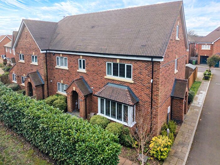 3 Bedroom End Terrace House For Sale In Woodroffe Close, Ash, Aldershot, Surrey, GU12
