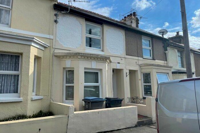 3 Bedroom Property To Rent In Glenfield Road, Dover, CT16