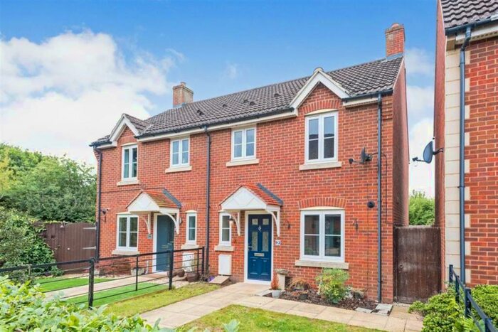 3 Bedroom House To Rent In Callington Road, Swindon, SN25