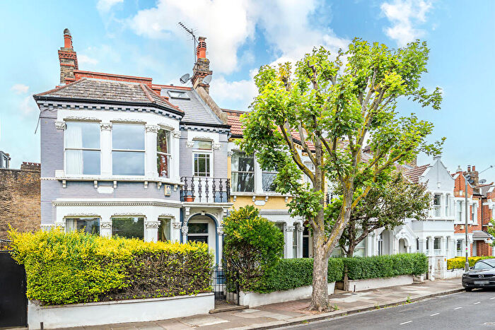4 Bedroom End Of Terrace House For Sale In Forthbridge Road, London, SW11