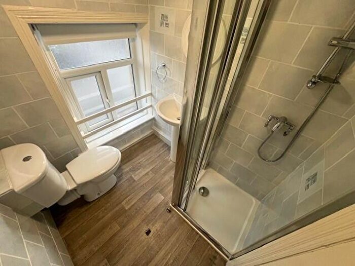 2 Bedroom Flat To Rent In Row Street, Huddersfield, HD4