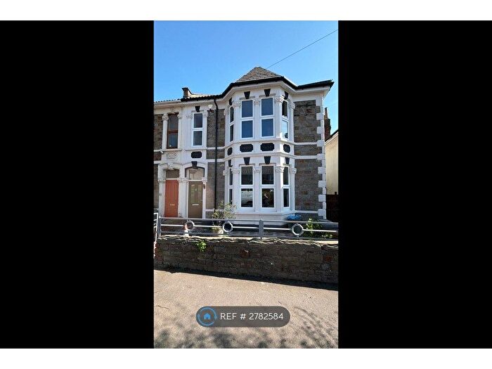 4 Bedroom Semi-Detached House To Rent In The Avenue, Bristol, BS5