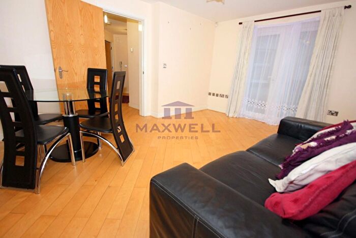 2 Bedroom Flat To Rent In Pettacre Close, Woolwich, Thamesmead, SE28