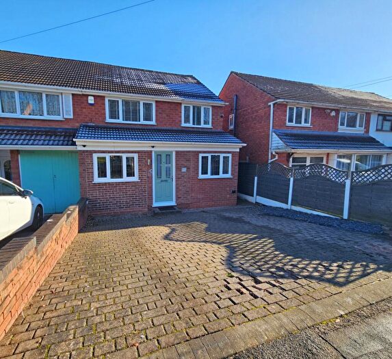 3 Bedroom Semi-Detached House To Rent In Park Farm Road, Birmingham, West Midlands, B43