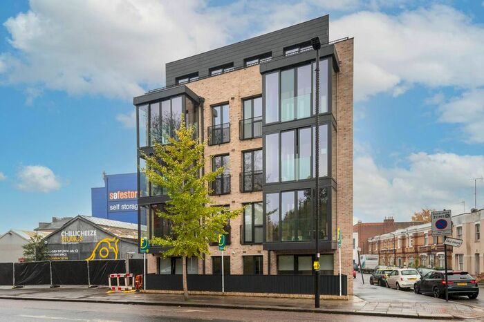 3 Bedroom Flat To Rent In The Vale, Acton, London, W3