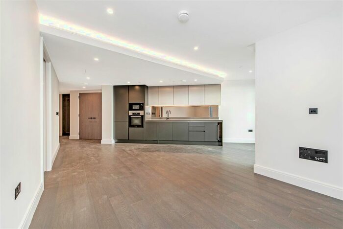 1 Bedroom Flat To Rent In The Dumont, Albert Embankment, Vauxhall, London, SE1