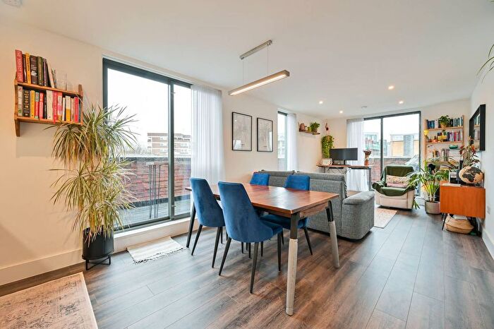 2 Bedroom Flat To Rent In Webber Street, Southwark, London, SE1