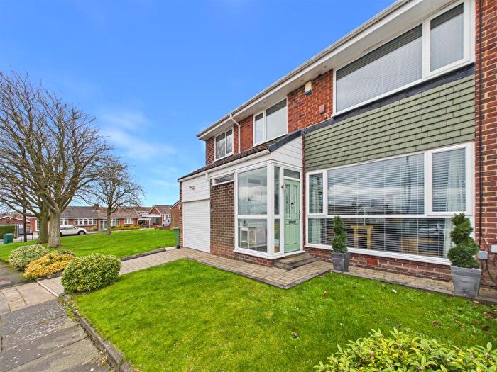 4 Bedroom Semi Detached House For Sale In Muirfield Drive, Windy Nook, Gateshead, NE10