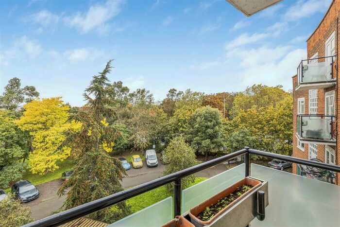 2 Bedroom Flat To Rent In Chertsey Court, Mortlake, SW14