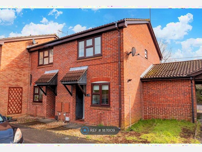 2 Bedroom Terraced House To Rent In The Wickets, Burgess Hill, RH15