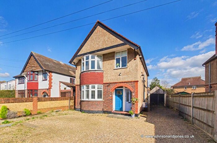 2 Bedroom Ground Maisonette For Sale In School Lane, Addlestone, Surrey, KT15